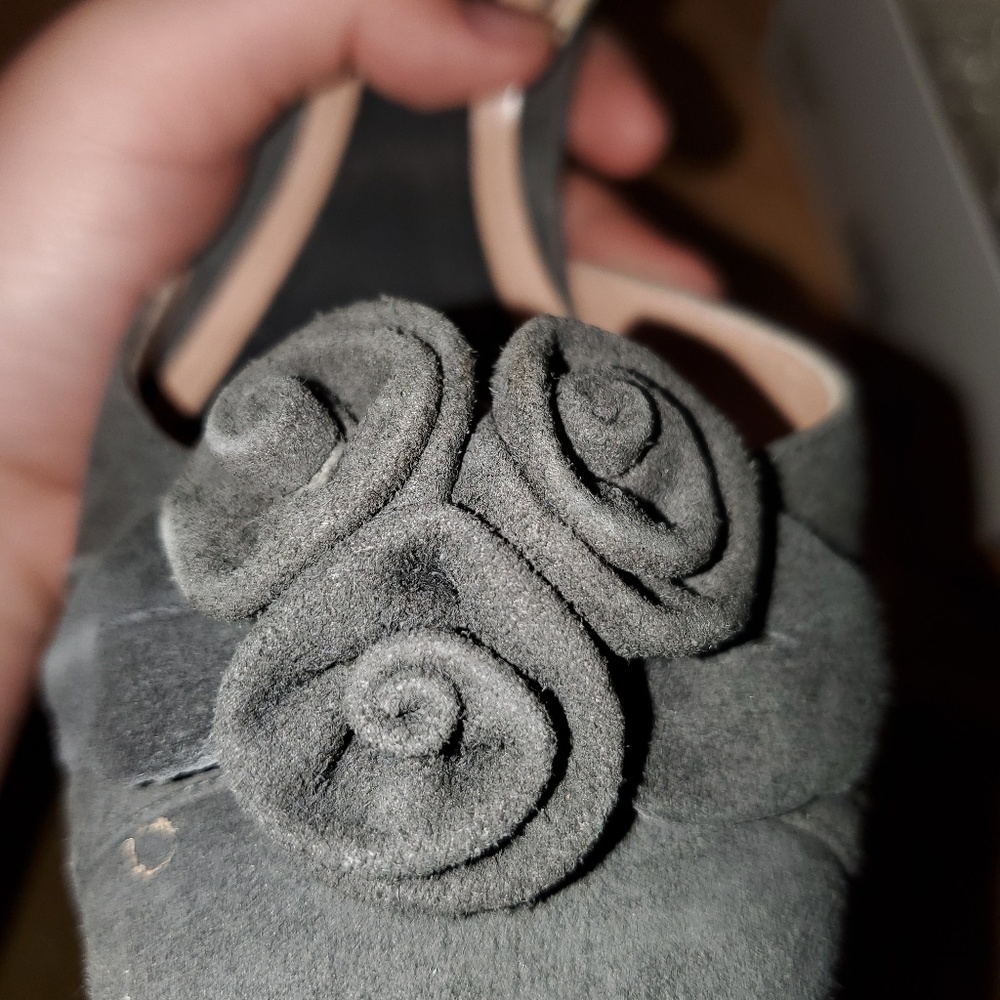 Albert Nipon Grey Suede Heels - image 5